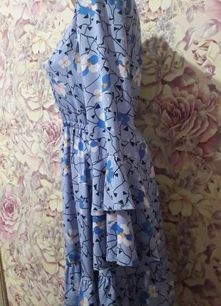 Блакитна сукня з квітковим принтом3 фото