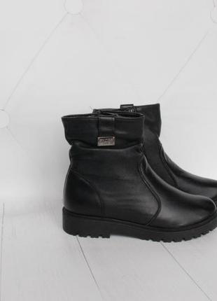 Зимние кожаные ботинки, полусапожки 36 размера на низком ходу1 фото