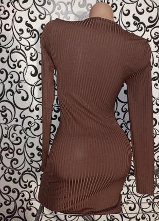 Базова коричнева сукня з вирізом на грудях4 фото