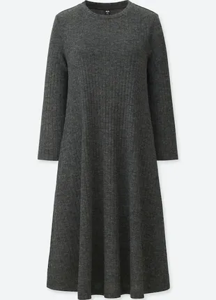 Шикарное трикотажное платье uniqlo в рубчик