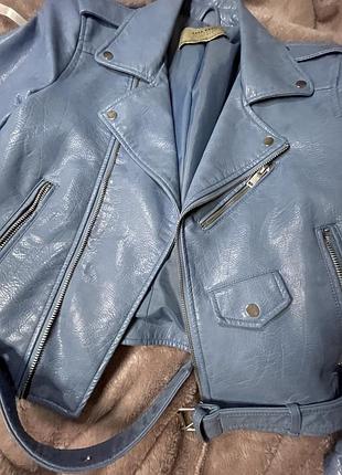 Куртка zara б/у не разу не ношена, подарили, а вона не підійшла. торг доречний! в прекрасному стани, не має ні яких ізянів та боям і та інше.