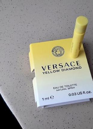 Versace yellow diamond💥оригінал мініатюра пробник mini spray 1 мл книжка4 фото