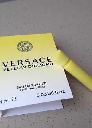 Versace yellow diamond💥оригінал мініатюра пробник mini spray 1 мл книжка6 фото