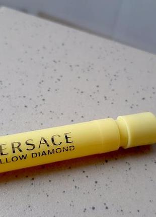 Versace yellow diamond💥оригінал мініатюра пробник mini spray 1 мл книжка8 фото