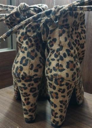 Леопардові чоботи на стійкому підборі 39 розмір5 фото