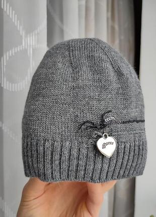 Шапка guess дитяча шапка guess для дівчат оригінал italy 44-48 lacoste moncler