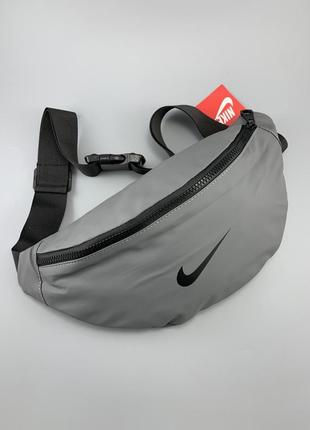 Сумка / бананка nike maxim waistpack light gray з водонепроникного матеріалу