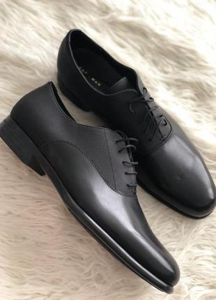 Очень стильные мужские кожаные туфли zara, черного цвета4 фото