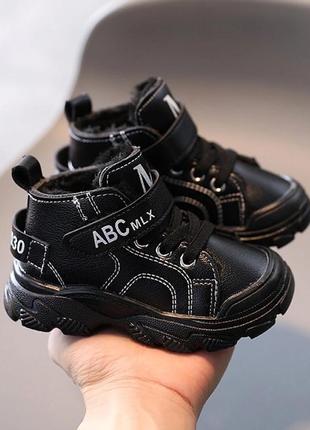 Тёплые кроссовки на меху