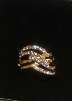 Роскошное кольцо  с цирконами большого размера2 фото