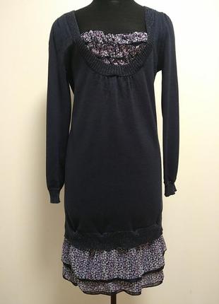 Трикотажное платье с воланом в цветочек.