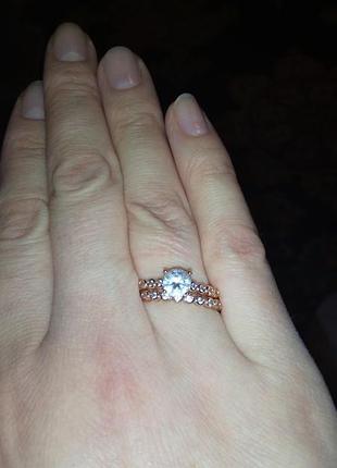 Подвійне красиве кільце.