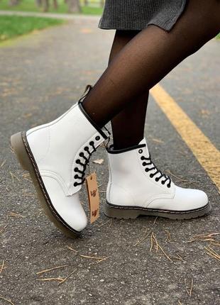 Зимові жіночі ботінки dr. martens white4 фото