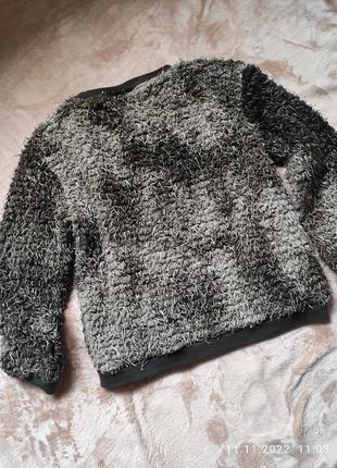 Оригінальний светр.2 фото