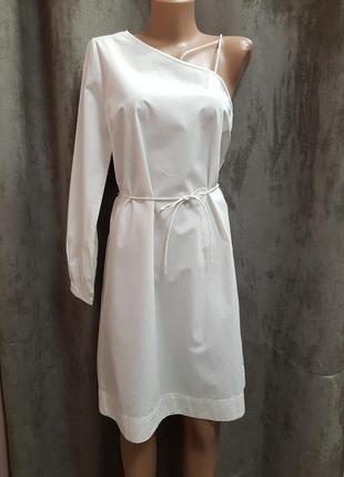 Белое хлопковое платье на одно плече с длинным рукавом pieces m2 фото