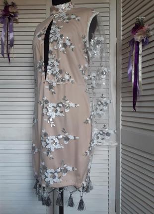 Нарядное платье с вышивкой пайетками в цветы с вырезом, бахромой, кисточками prettylittlething2 фото
