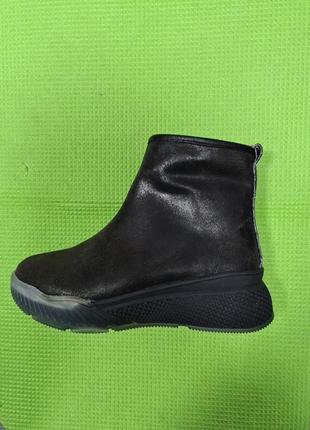 Ботинки кожаные зимние.