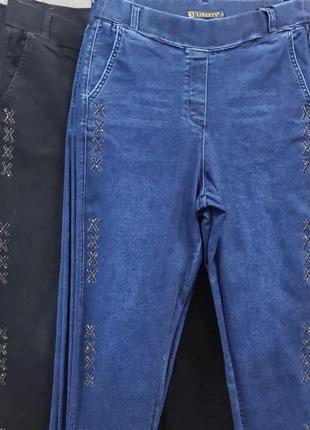 Стильные джинсы,черные и синие с принтом в стразах, турция,шикарно тянутся.3 фото