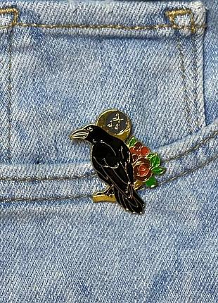 Значок / пін металевий ворон та місяць