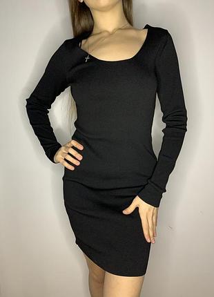 Чорна сукня