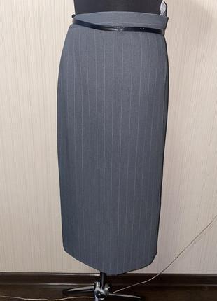 Серая юбка миди классика в полоску