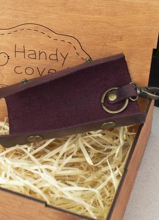 Ключница кожаная с карабином handycover hc0055 бордовая7 фото