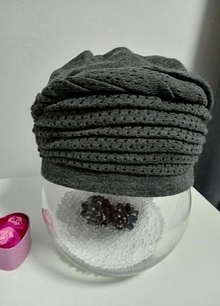 Шапка жіноча