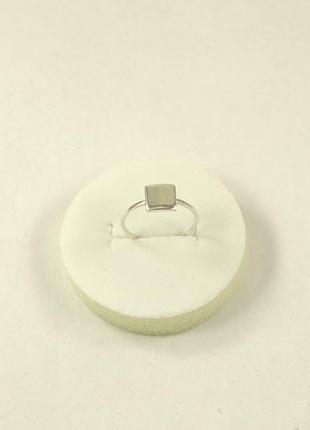 Кольцо минимализм с квадратом