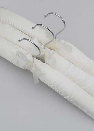 Плечики длина 38 см, в упаковке 3 штуки  вешалки тремпеля мягкие сатиновые для деликатных вещей белого цвета2 фото