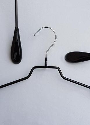 Плечики вешалки тремпеля  металлический в силиконовом покрытии широкий черного цвета, длина 42 см