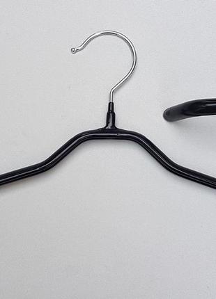 Плічка вішалки тремпеля дитячі металеві в силіконовому покритті чорного кольору, довжина 30 см