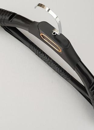 Плічка вішалки тремпеля tzp8830 з антиковзаючим ребристим плечем чорного кольору, довжина 38,5 см4 фото