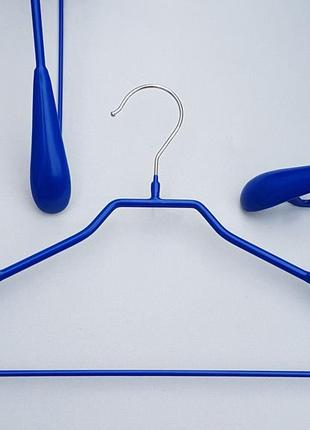 Плечики вешалки тремпеля металлический в силиконовом покрытии широкий синего цвета, длина 43 см