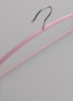 Плечики вешалки тремпеля металлический в силиконовом покрытии розового цвета, длина 42  см4 фото