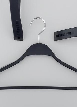 Плечики вешалки тремпеля tp44 с антискользящим ребристым плечом черного цвета, длина 44 см