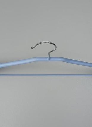 Плічка вішалки тремпеля металевий в силіконовому покритті широкий ніжно блакитного кольору , довжина 45 см3 фото