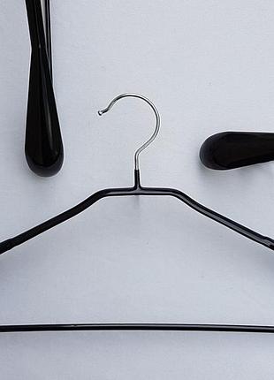 Плічка вішалки тремпеля металевий в силіконовому покритті широкий чорного кольору , довжина 43,5 см