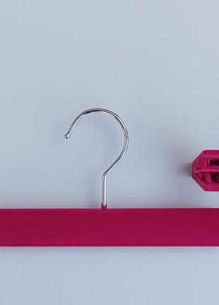 Плечики вешалки тремпеля  для брюк и юбок флокированные малинового цвета, длина 33,5 см.