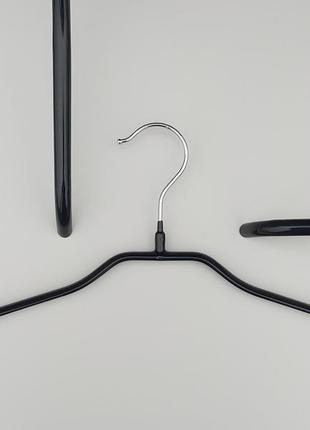 Плічка вішалки тремпеля металевий в силіконовому покритті чорного кольору, довжина 42 см