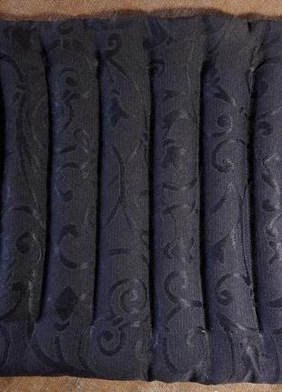 Ортопедична подушка для спини або сидіння з гречаним лушпинням.