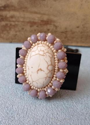 Жіноча прикраса овальна брошка ручної роботи