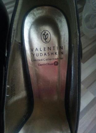 Черные туфли лодочки от valentin yudashkin3 фото