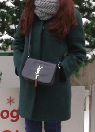 Стильне пальто смарагдового кольору.5 фото