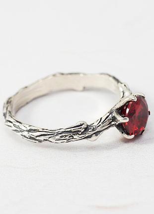 Кольцо женское серебрянное с гранатом