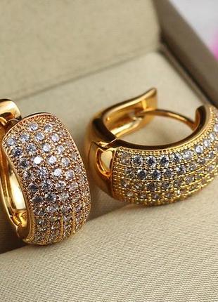 Серьги xuping jewelry широкие кольца на пять дорожек из камней 1.8 см золотистые2 фото