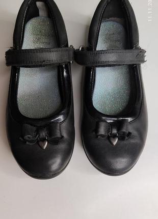 Шкіряні туфлі clarks для дівчинки