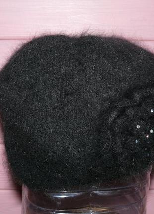 Берет , украшенный стразами. ангора.