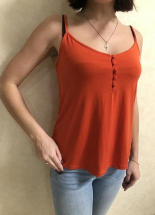 Красная майка на брительках