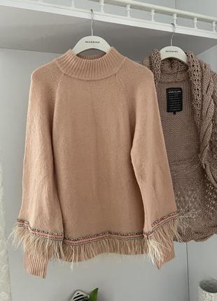 Нарядный свитер с перьями asos