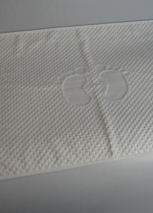 Якісний махровий білий рушник для ніг 80/50 см килимок для ніг махровий з ніжками